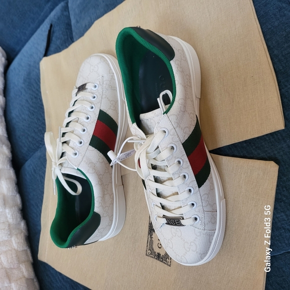 Gucci White and Green Sneakers with Signature Stripe - Picture 2 of 11